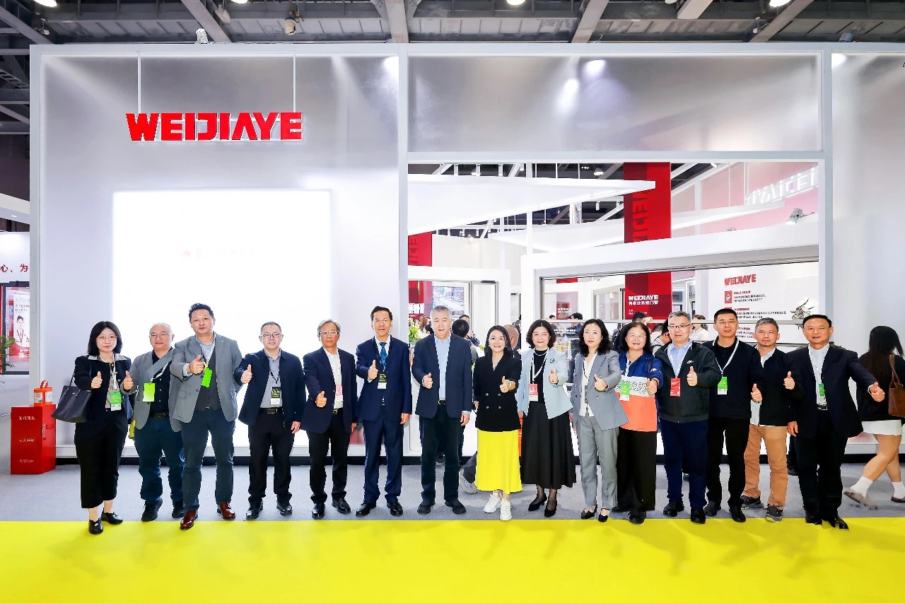 伟家业携智能好物亮相第32届门窗幕墙新品展